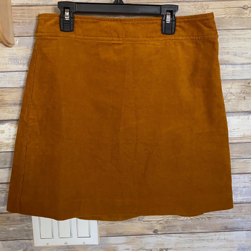 New with tags ，J.Crew Corduroy mini skirt size 6